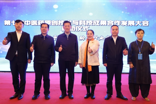 3R1A7299(1).jpg 3R1A7299(1).jpg